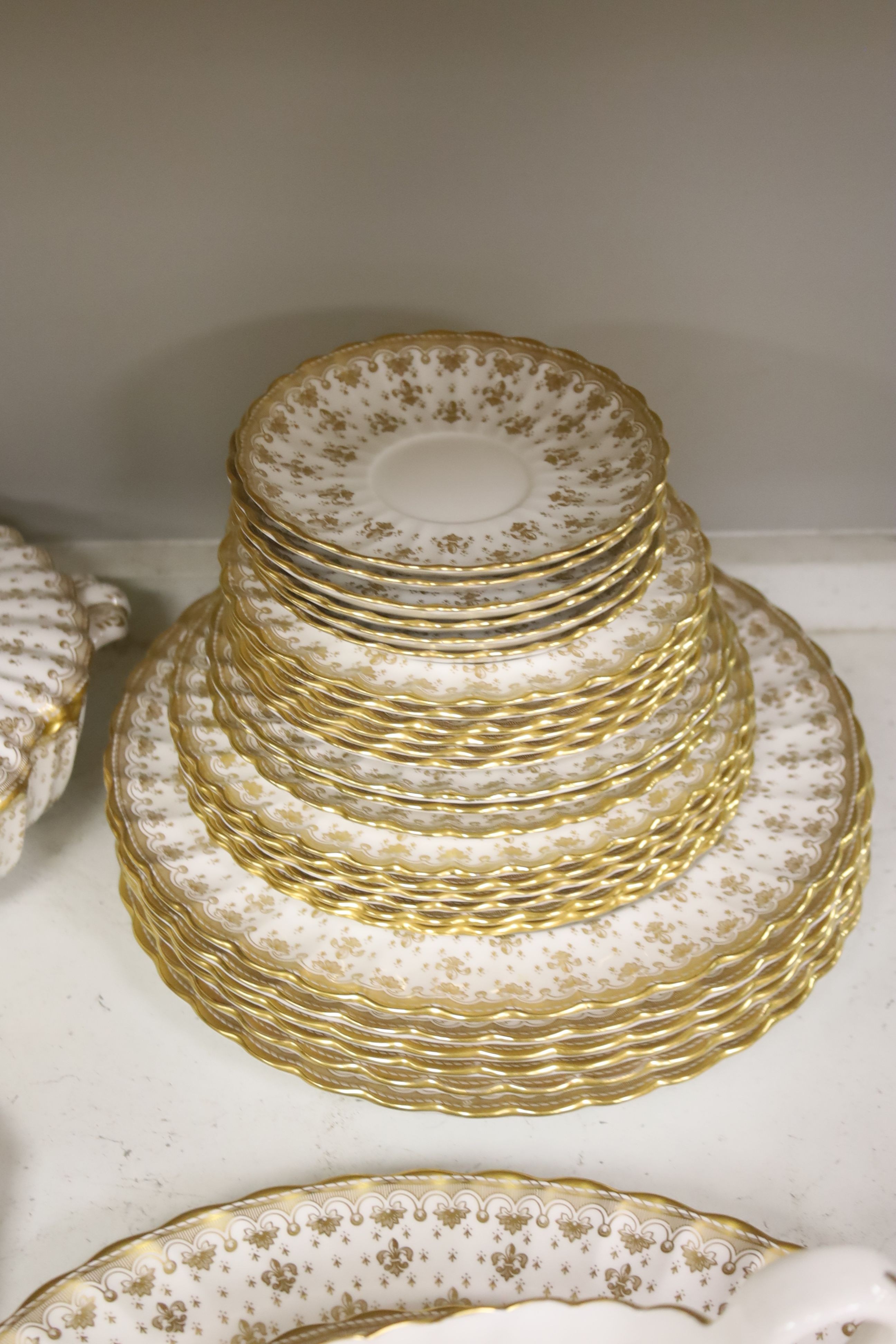 A Spode Fleur de lys dinner and tea set